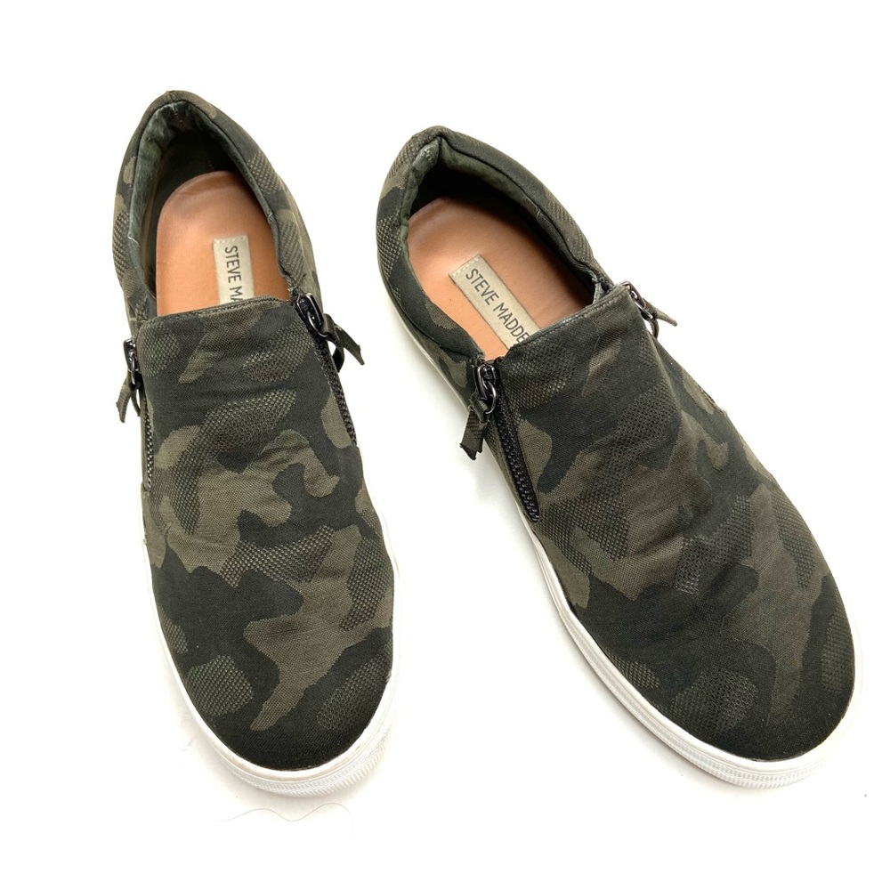 STEVE MADDEN Double Zip Camo Slip On Sneaker